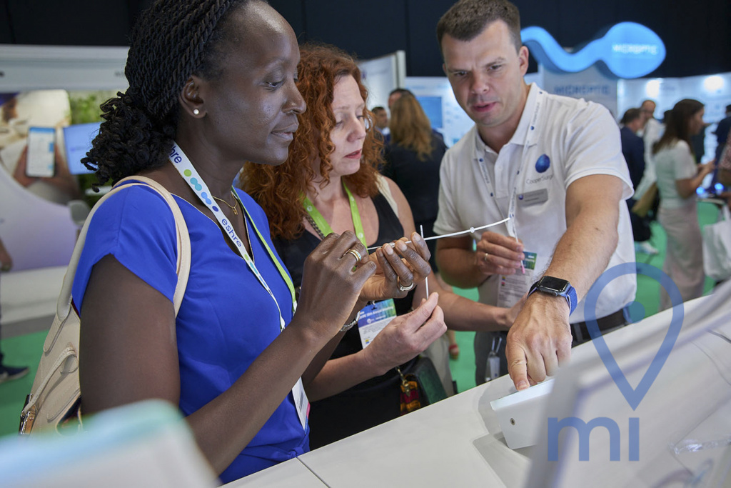 customers interacting with products and services during a medical exhibit. MiCo Centre. (Ph Photoshootmi)
